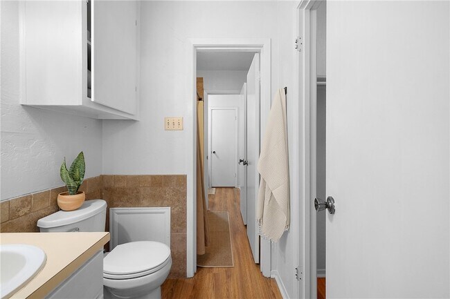 Building Photo - 805 San Pedro Dr