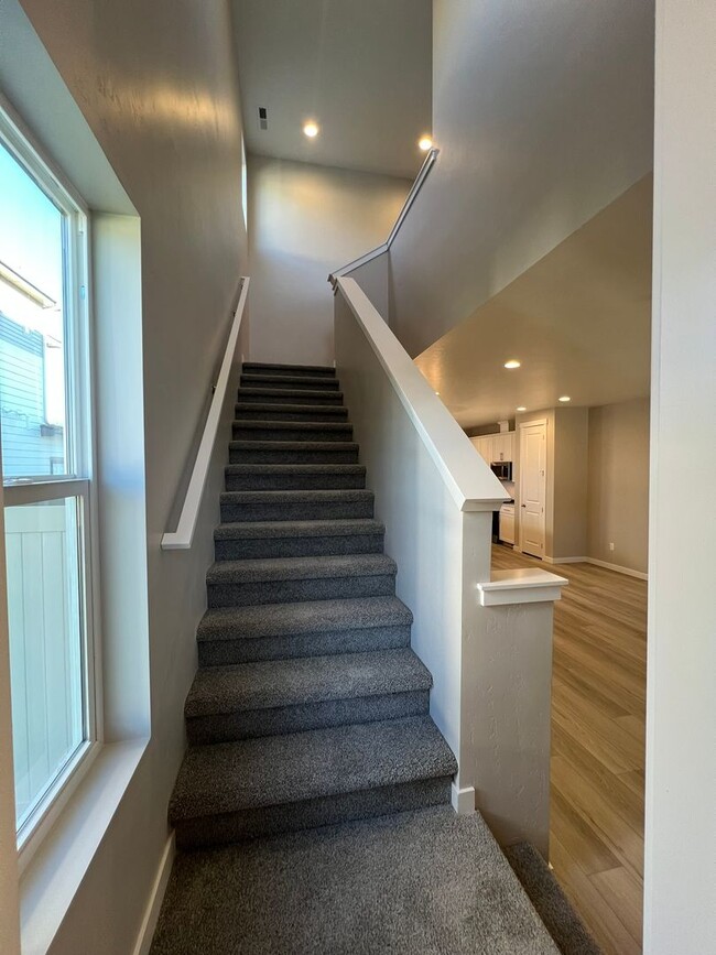 Building Photo - Brand new 3 bed 2.5 bath townhome in Stars...