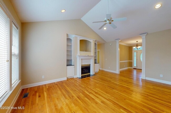 Building Photo - 3 Shenecossett Ln