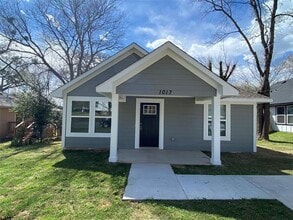 Building Photo - 1017 S Scullin Ave