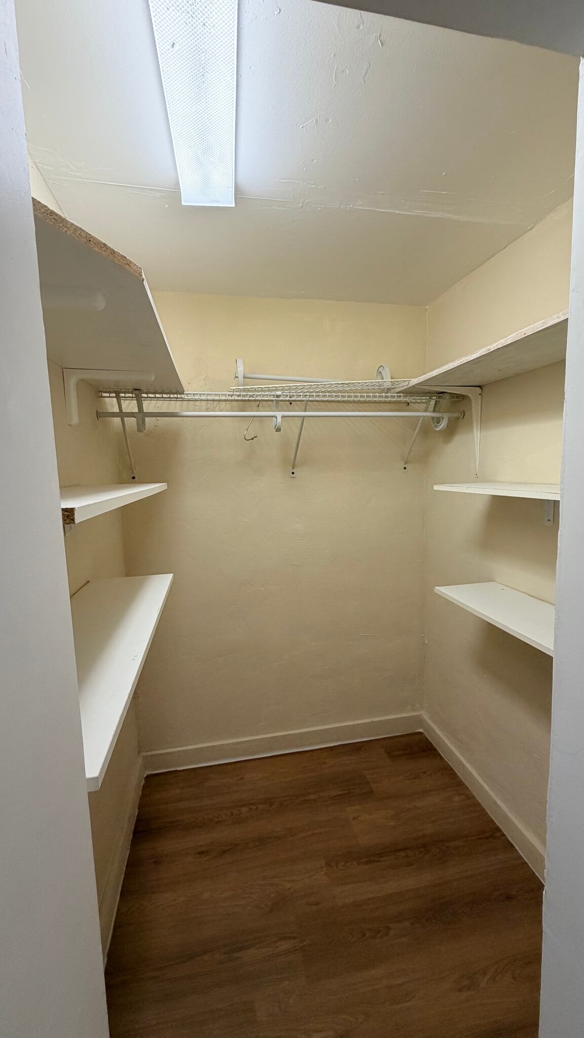 Building Photo - 414 Phippen Waiters Rd