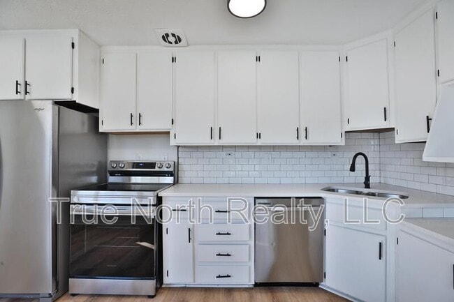 Building Photo - 601 Daventry Ln