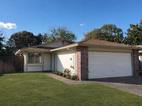 Building Photo - Rare find home with 2-Car Garage, Fenced Yard, with Convenient Location!