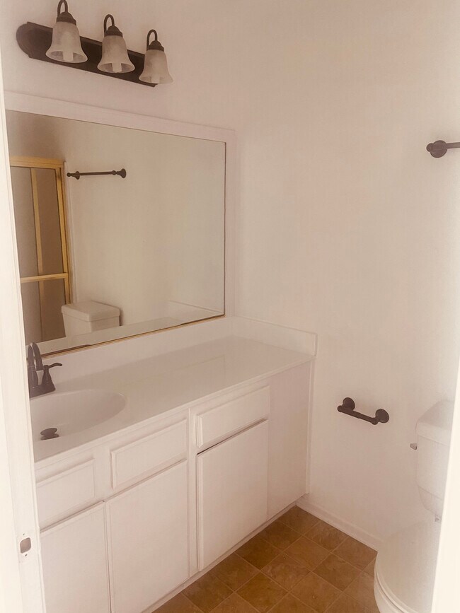 Building Photo - 415 S Verdugo Dr