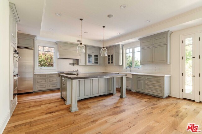 Building Photo - 685 San Lorenzo St