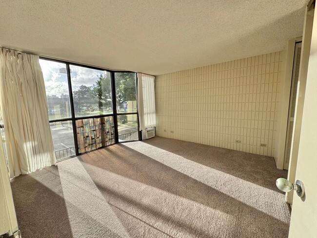 Building Photo - New carpet, freshly painted, 2 bedroom, 2 ...