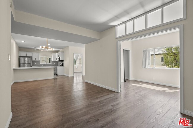 Building Photo - 1228 N La Cienega Blvd