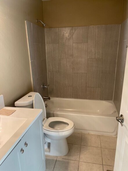 Building Photo - 18757 E Hawaii Dr