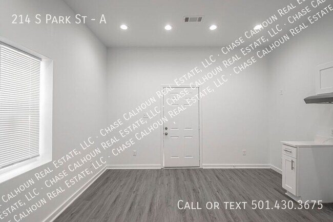 Building Photo - 214 S Park St