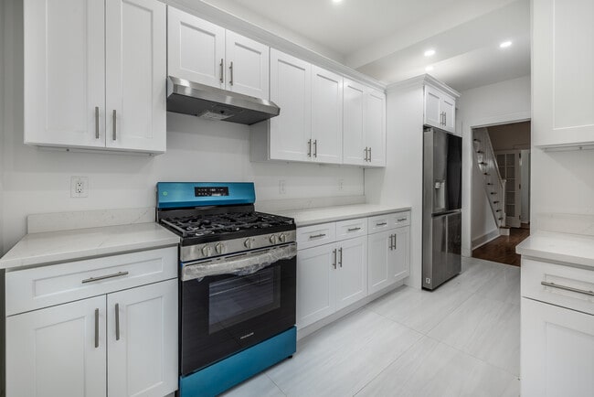 Building Photo - 400 East Ave