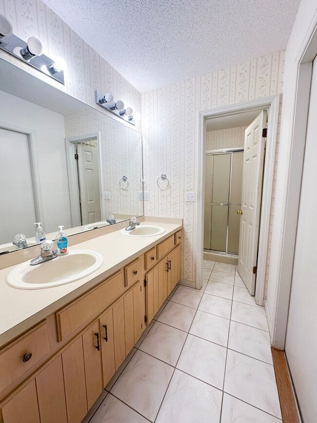 Building Photo - No HOA 3 bedroom home with whole house generator!