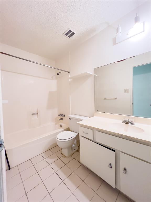 Building Photo - 2803 Meadowgrass Ln