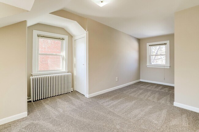 Building Photo - 530 E Alexandria Ave