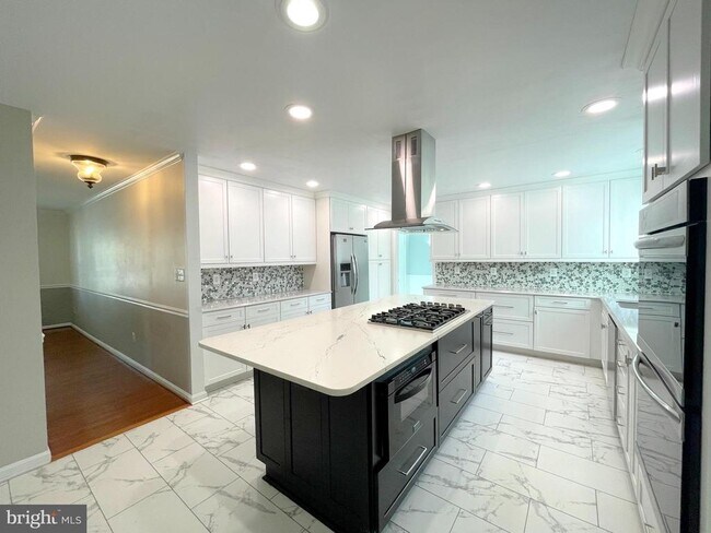 Building Photo - 20871 Freedom Run Dr