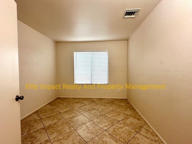 Building Photo - 610 W Kidd Pl