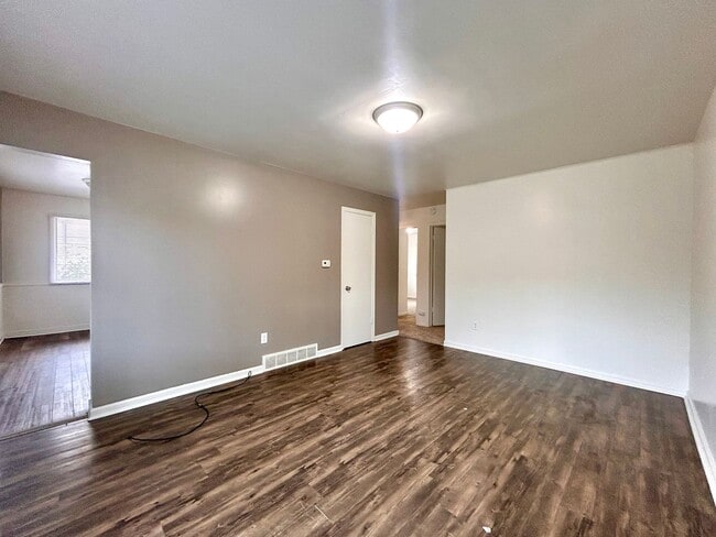 Building Photo - 4311-4313 Dawes Court SE