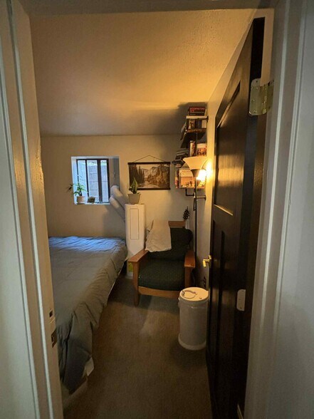 Master Bed - 332 E Main St