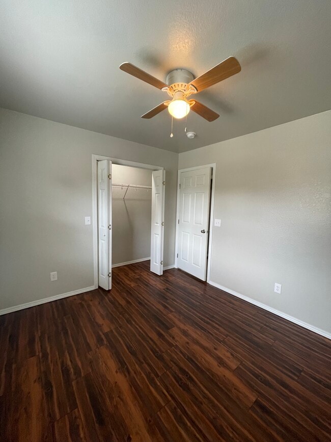 Primary Photo - 1122 Oak Ln
