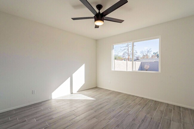 Building Photo - Lovely Chandler Home near everything!