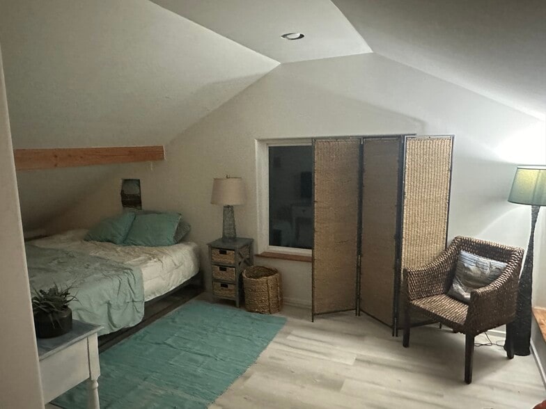 Building Photo - 850 Elrod Ave