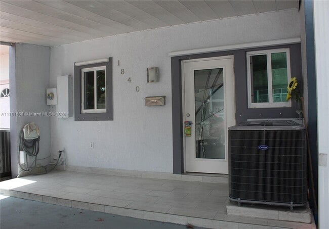 Building Photo - 1840 W 73rd Pl