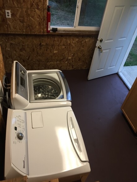 Laundry station on site - 6236 Cate Farm Ct SE