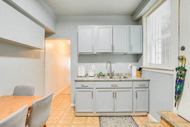 Building Photo - 3443 W Flournoy St