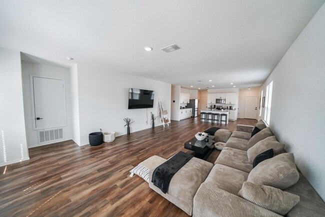 Building Photo - Beautifully Maintained Single-Story Home i...