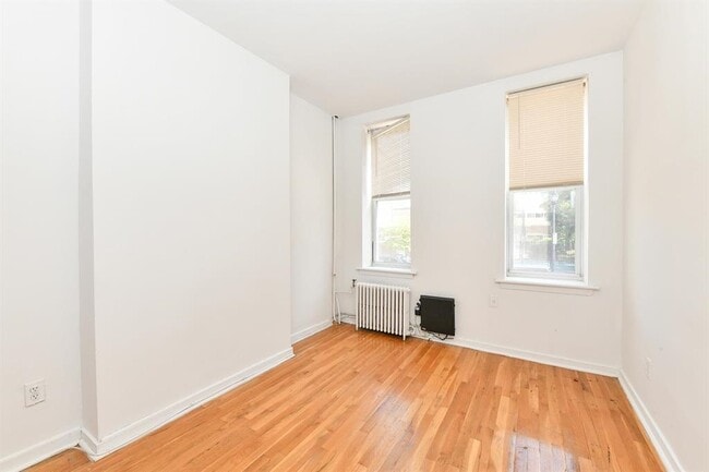 Building Photo - 118 Adams St