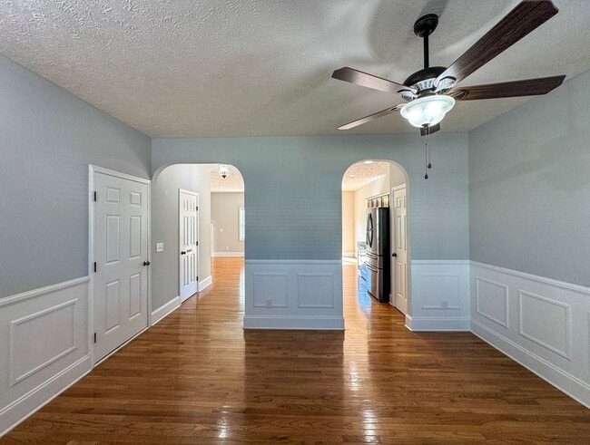 Building Photo - Stunning 4 Bed 2.5 Bath Home in Aberdeen