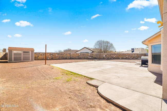 Building Photo - 14141 Tierra Leona Dr