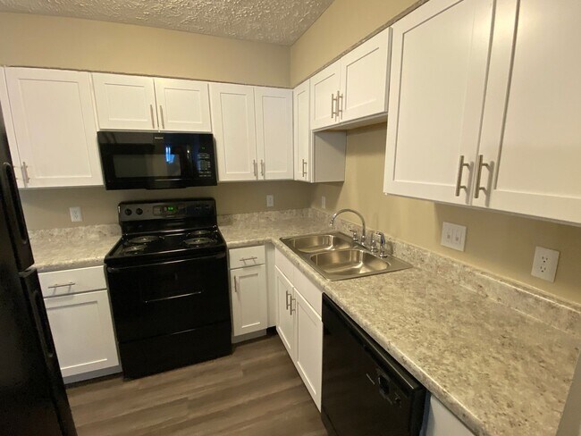 Building Photo - Huge two bedroom, two bathroom apartment!