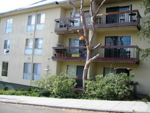 Building Photo - Spacious 1 Bedroom near Lake Merritt! FIRS...