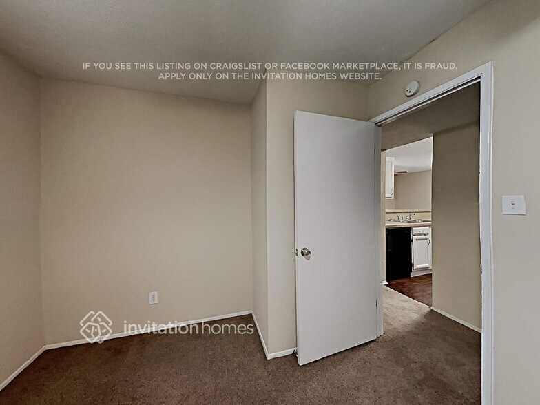 Building Photo - 4225 Pepperbush Dr