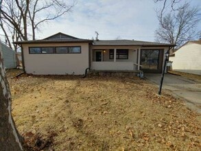 Building Photo - 5319 SW 15th St