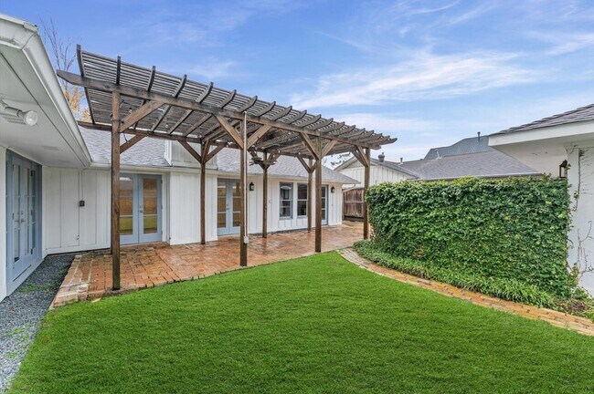 Building Photo - 6158 Burgoyne Rd