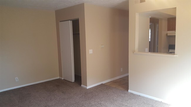 Building Photo - 950 Dubois Rd