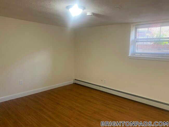 Building Photo - 176 N Beacon St