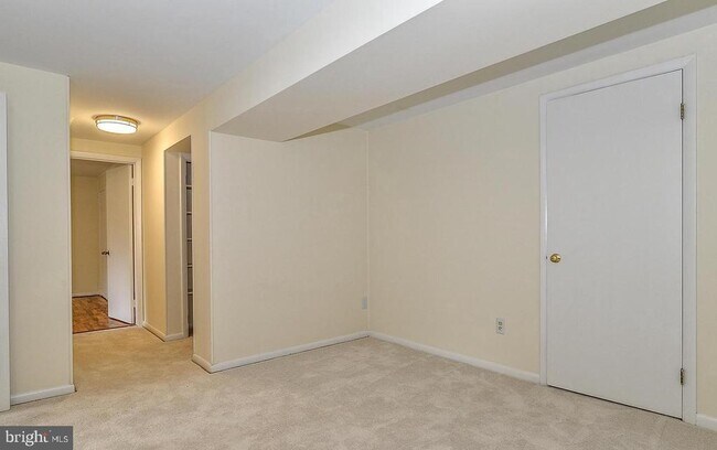 Building Photo - 9531 Old Creek Dr