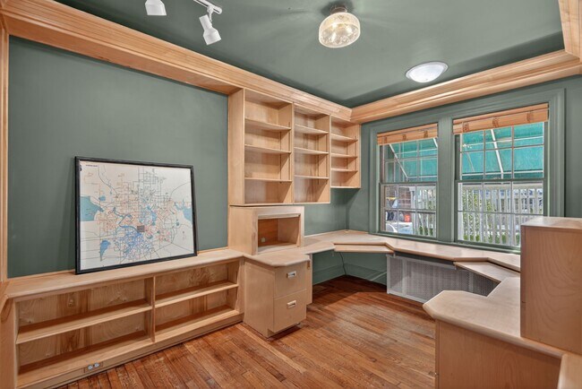 Building Photo - 1436 Acadia St