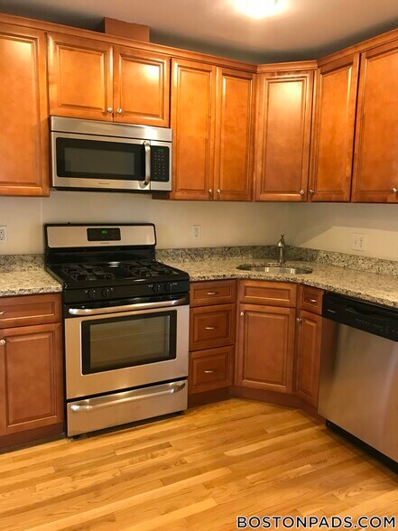 Building Photo - 11 Leverett St