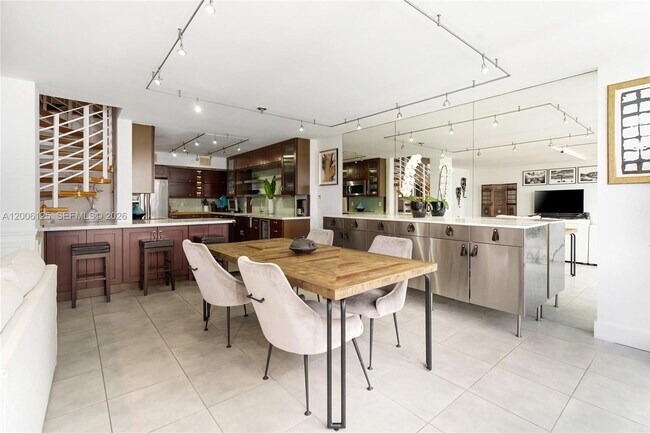 Building Photo - 600 NE 36th St