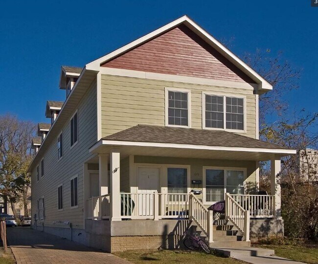 Building Photo - 1015 7th St SE