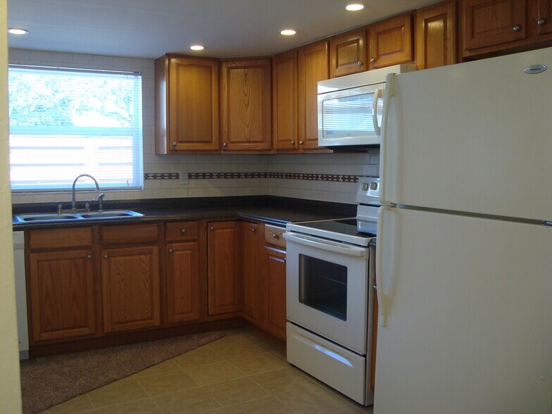 Building Photo - 2748 Foxfire Ct