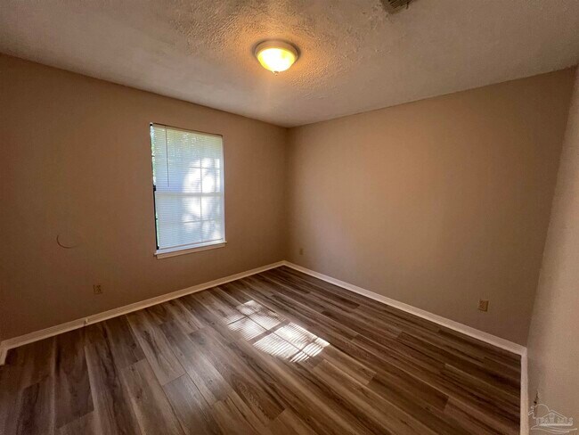 Building Photo - 842 Amberway Dr