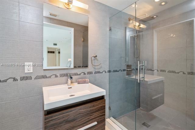 Building Photo - 405 N Hibiscus Dr
