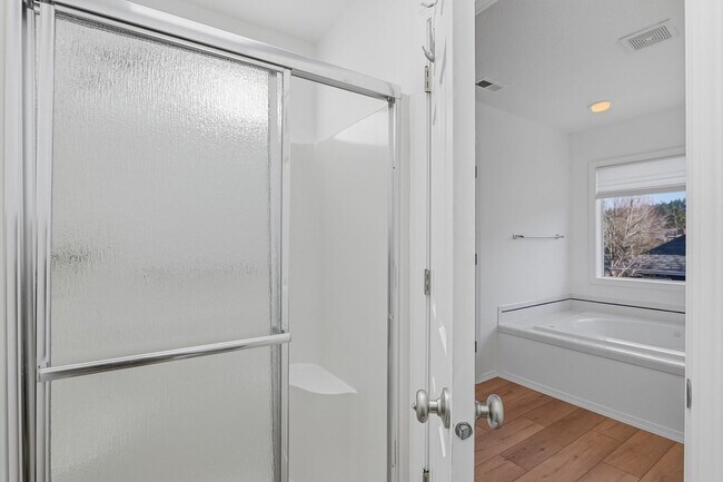 Building Photo - Bright & Modern Corner-Lot Living in Happy Valley