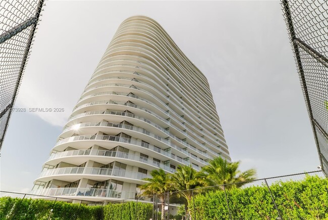 Building Photo - 2411 Laguna Cir