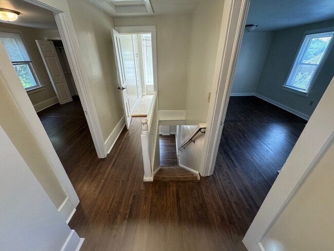 Building Photo - Gorgeous 3 Bedroom UPDATED Single Family Home