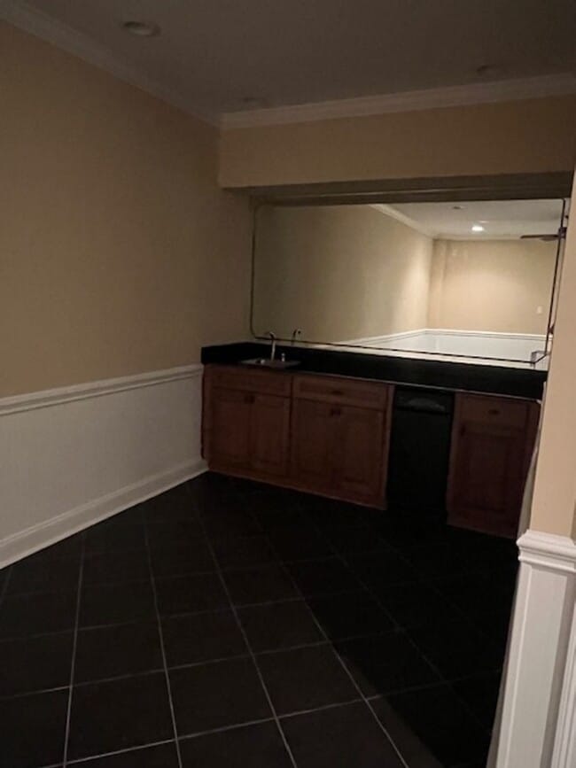Building Photo - 2 bed 2.5 Condo- Great Location!